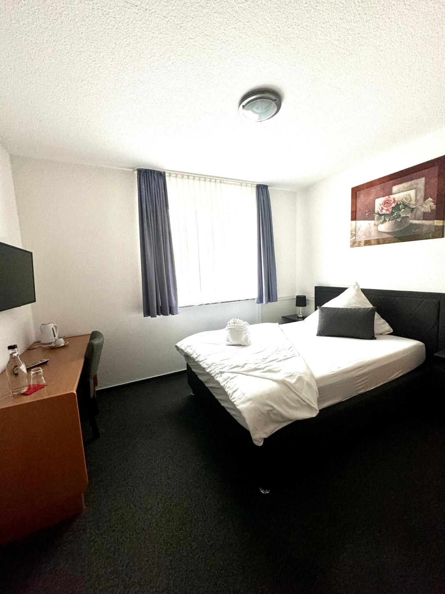 Dua Hotel Wennigsen Extérieur photo