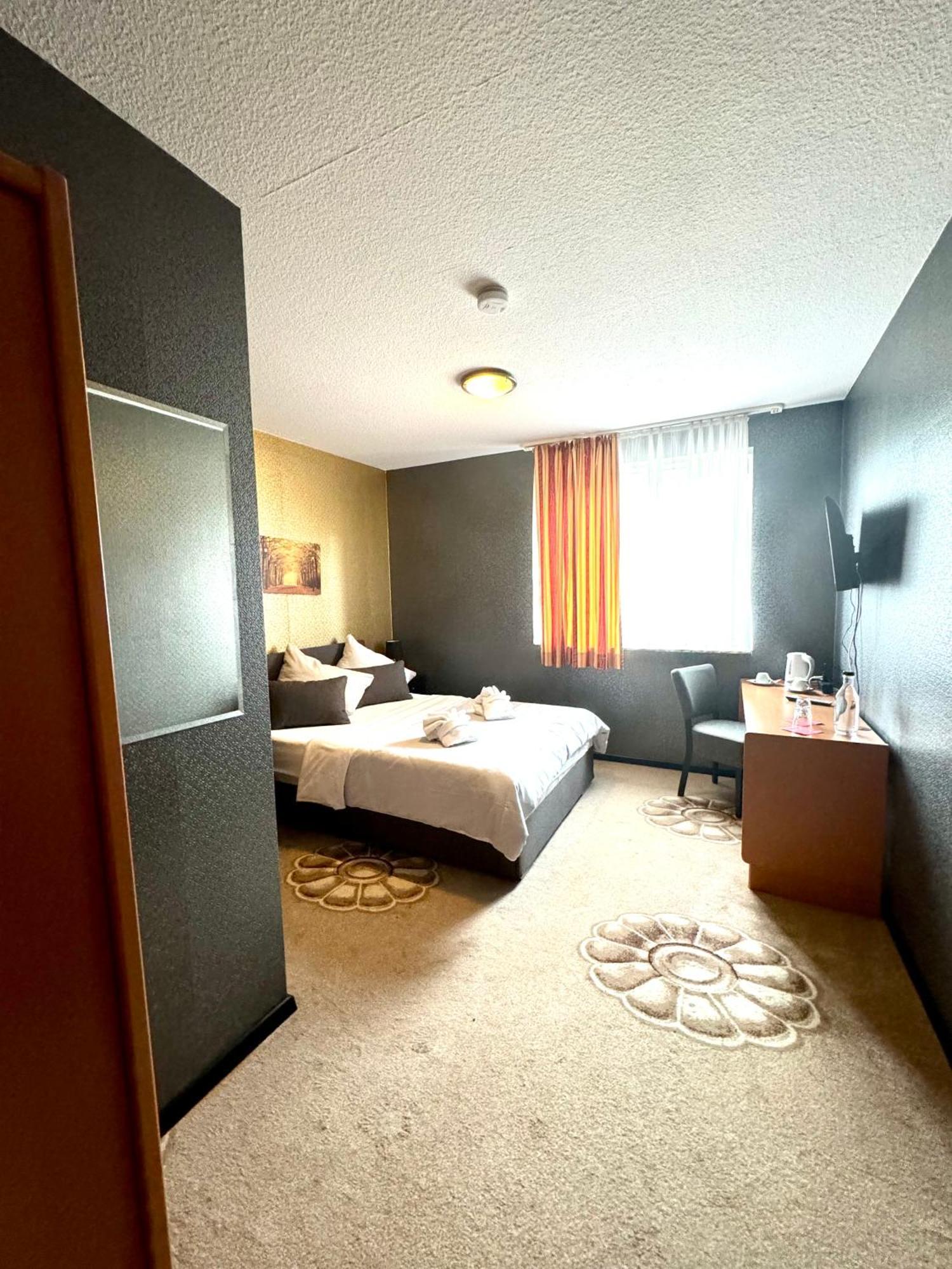 Dua Hotel Wennigsen Extérieur photo